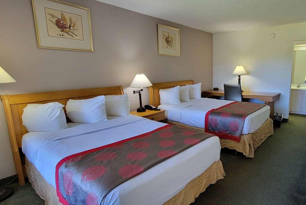 Ramada By Wyndham & Suites Warner Robins Room photo