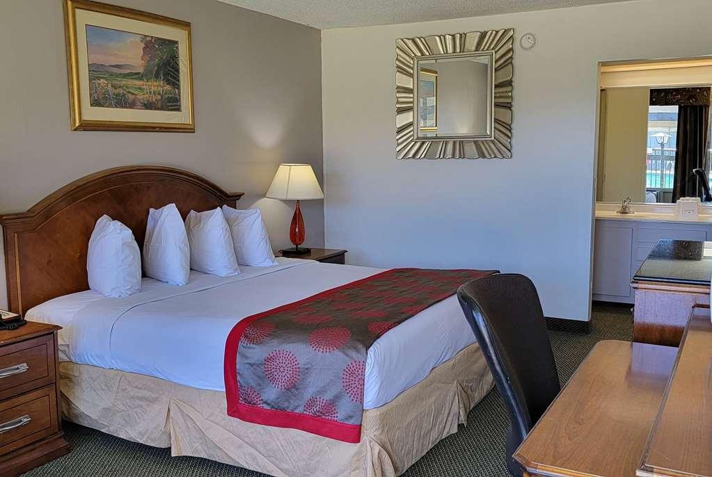 Ramada By Wyndham & Suites Warner Robins Room photo